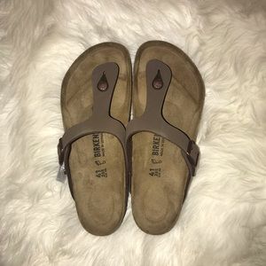 Birkenstock Gizeh in Mocca